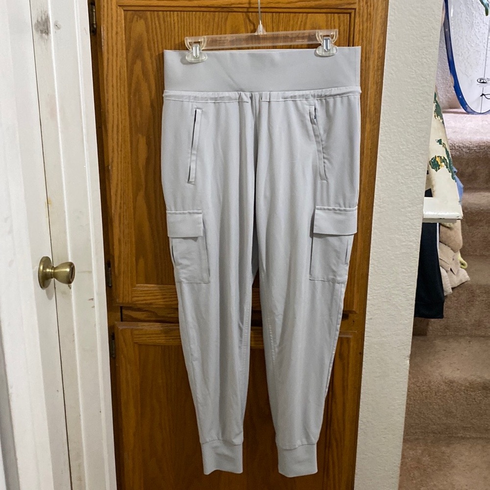 Athleta trekkie north jogger size 6 light grey - like new!
